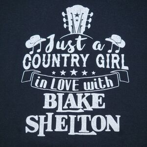 Gildan SS Black Tee "...Country Girl In Love...Blake Shelton" - Size Large